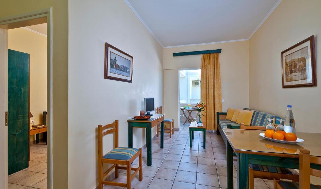 Inea Hotel & Suites Agioi Apostoli  客房 照片